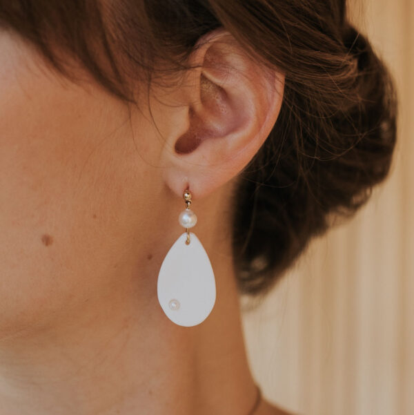 Boucles d'oreilles de mariage en porcelaine et perles de Swarovski.